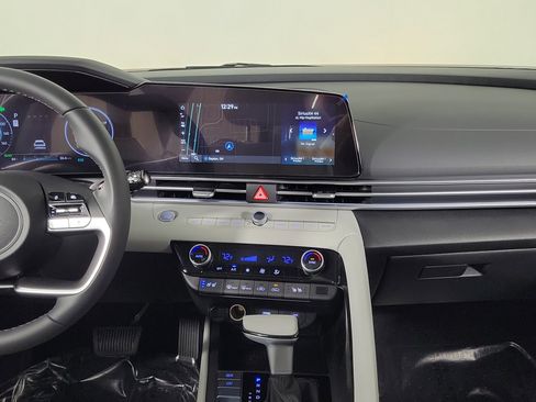 New 2025 Hyundai Elantra Limited image 9