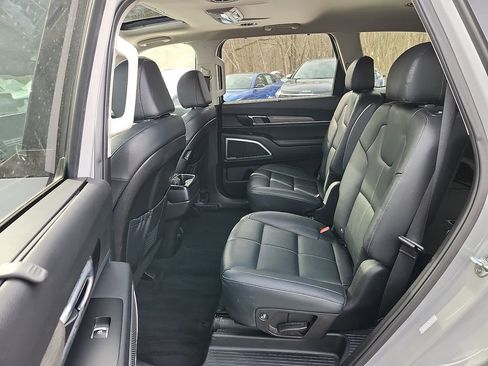Used 2022 Kia Telluride EX w/ EX Premium Package image 11