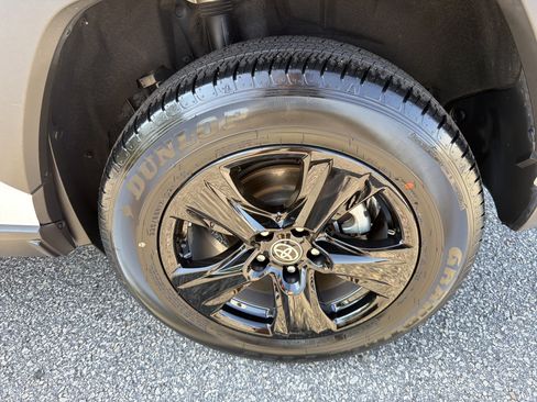 Certified 2025 Toyota RAV4 XLE FWD image 29