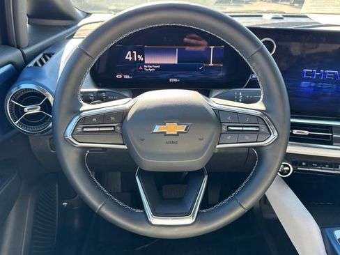 New 2025 Chevrolet Equinox EV LT image 14