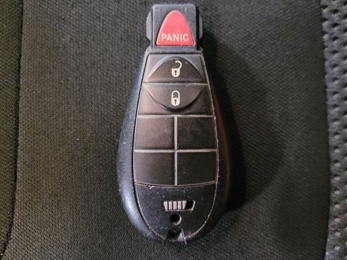 Used 2021 Jeep Cherokee Latitude FWD image 32