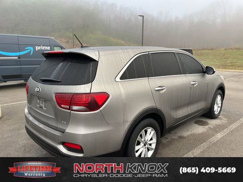 Used 2019 Kia Sorento LX image 3