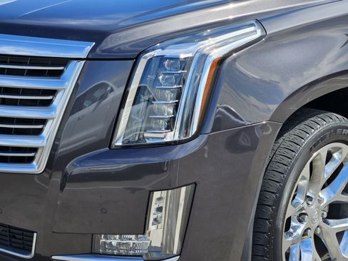 Used 2016 Cadillac Escalade Platinum image 12