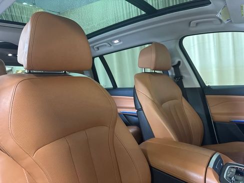Used 2022 BMW X7 xDrive40i w/ Premium Package AWD/4WD image 32