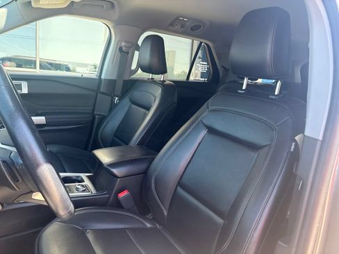 Used 2021 Ford Explorer XLT w/ Equipment Group 202A AWD/4WD image 11