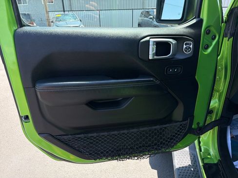 Used 2019 Jeep Wrangler Unlimited Sahara w/ Dual Top Group AWD/4WD image 10