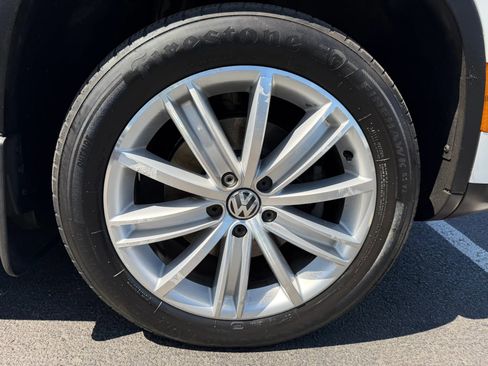 Used 2015 Volkswagen Tiguan SEL image 25