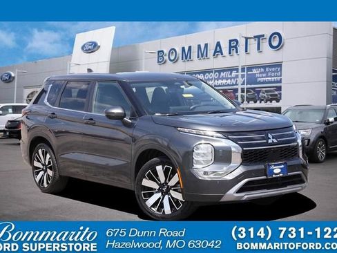 Used 2025 Mitsubishi Outlander SE AWD/4WD image 1