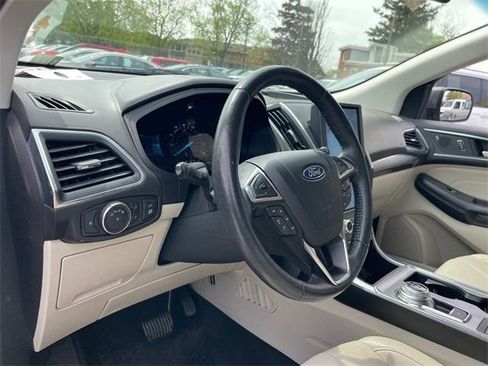 Used 2022 Ford Edge Titanium AWD/4WD image 9