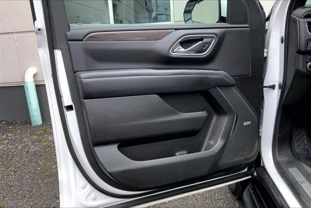Used 2021 Chevrolet Tahoe Z71 w/ Luxury Package AWD/4WD image 22