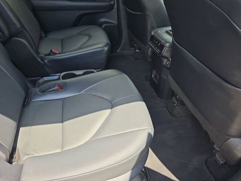 Used 2024 Toyota Grand Highlander AWD image 12