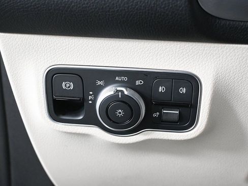 Certified 2025 Mercedes-Benz GLB 250 image 9