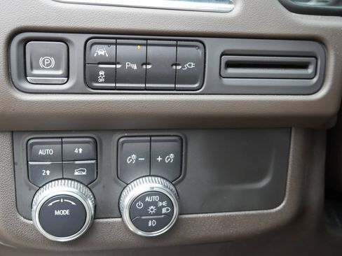 Used 2021 GMC Yukon SLT w/ SLT Premium Package AWD/4WD image 21