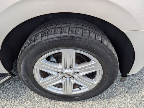 Used 2019 Ford Expedition Max XLT w/ Equipment Group 202A RWD image 4