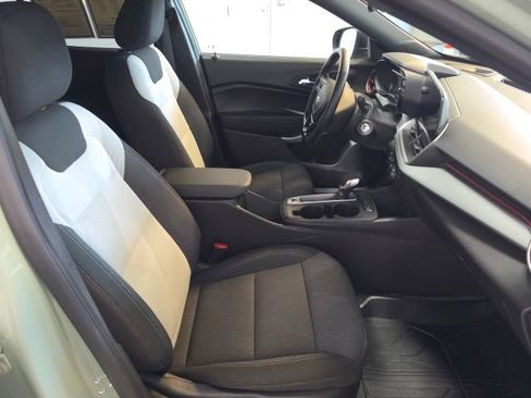 Used 2024 Chevrolet Trax RS FWD image 23