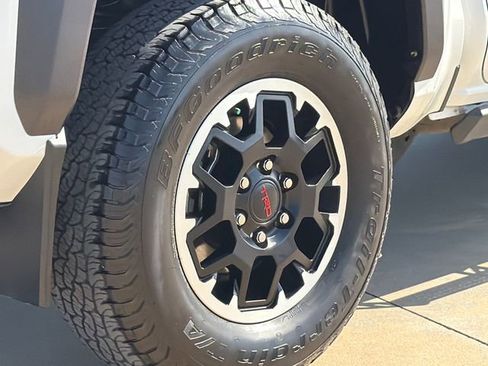 Used 2024 Toyota Tacoma TRD Off-Road image 8