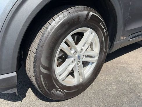Used 2023 Ford Explorer XLT w/ Equipment Group 202A AWD/4WD image 6