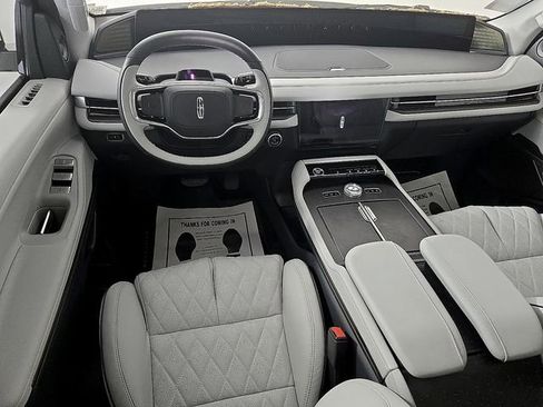 New 2026 Lincoln Navigator L Black Label w/ Black Label Special Edition AWD/4WD image 10