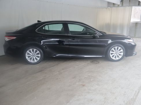Used 2019 Toyota Camry LE image 21