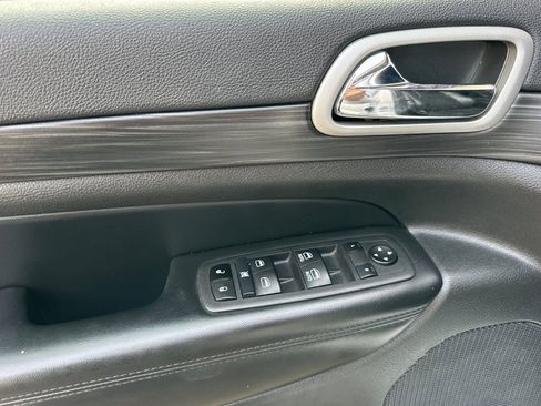 Used 2022 Jeep Grand Cherokee Laredo X image 11