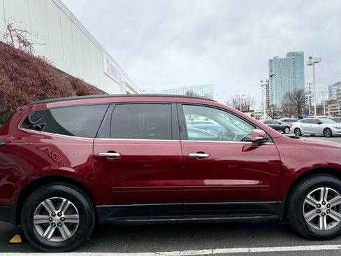 Used 2017 Chevrolet Traverse LT image 8