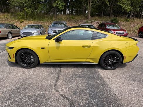 Used 2025 Ford Mustang GT Premium RWD image 2