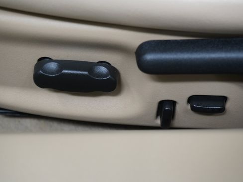 Used 2005 Chevrolet Corvette Convertible w/ Preferred Equipment Group image 16