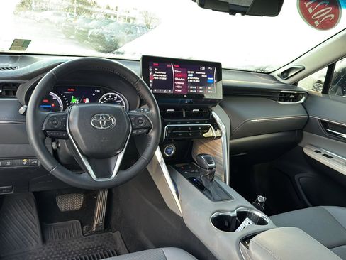 Used 2021 Toyota Venza Limited image 16