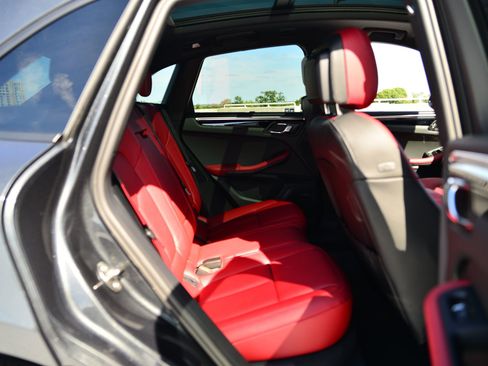 Certified 2026 Porsche Macan AWD/4WD image 25