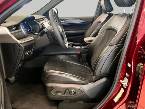 Used 2023 Jeep Grand Cherokee Altitude RWD image 7