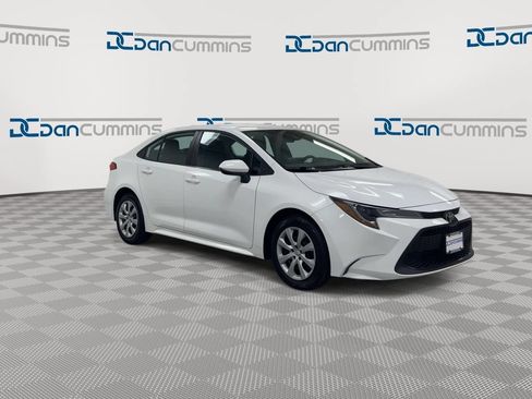 Used 2022 Toyota Corolla LE FWD image 2