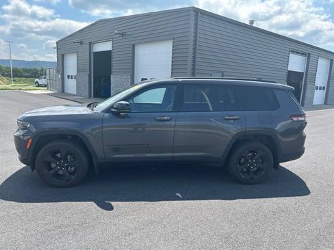 Used 2023 Jeep Grand Cherokee L Laredo AWD/4WD image 2