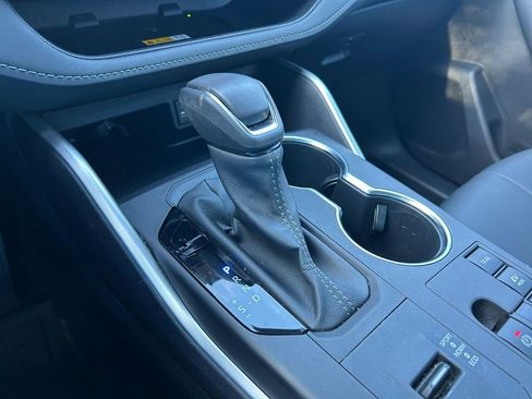 Certified 2025 Toyota Highlander XLE image 27