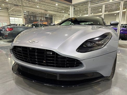 Used 2019 Aston Martin DB11 Coupe image 30