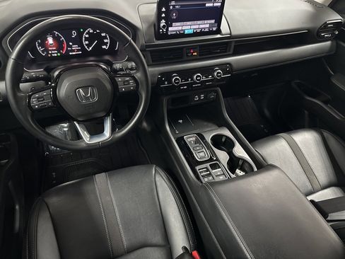 Used 2025 Honda Pilot Touring image 13