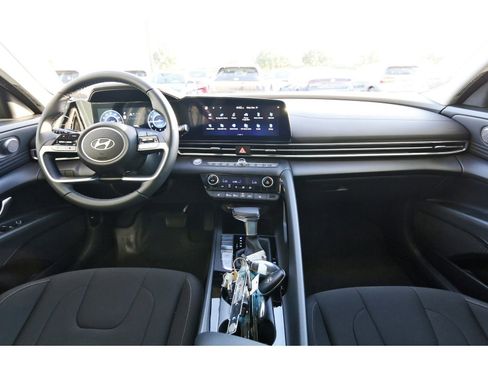 Certified 2025 Hyundai Elantra SEL image 12