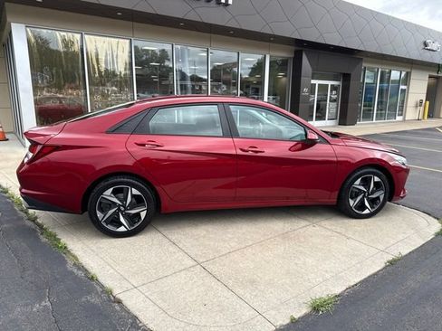 Used 2023 Hyundai Elantra SEL w/ Convenience Package FWD image 20