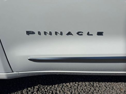 New 2026 Chrysler Pacifica Pinnacle image 17