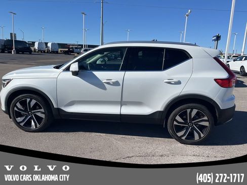 Certified 2023 Volvo XC40 B5 Plus w/ Climate Package image 8