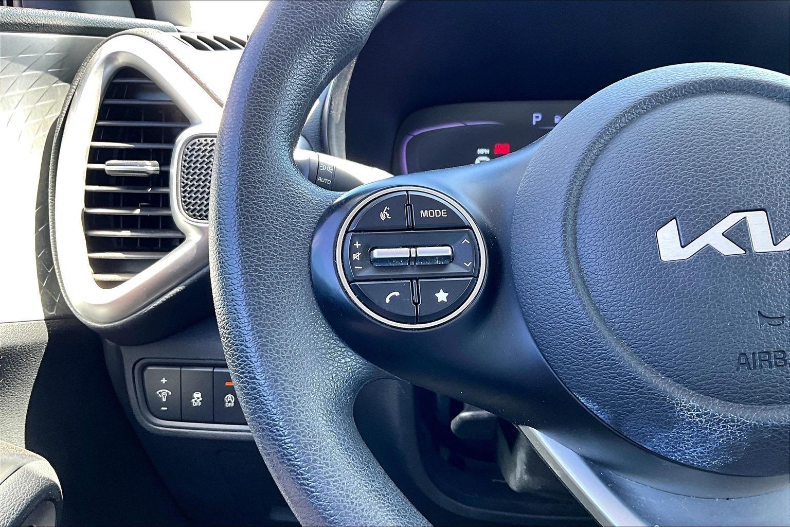 Used 2023 Kia Soul LX w/ Option Group 015 FWD image 17