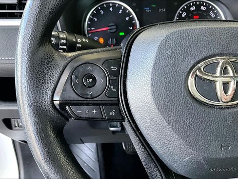 Used 2021 Toyota RAV4 XLE AWD/4WD image 23