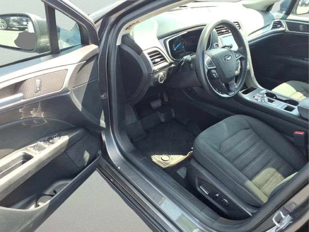 Used 2020 Ford Fusion SE AWD/4WD image 10