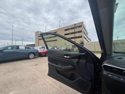 Used 2025 Nissan Altima 2.5 SV image 20