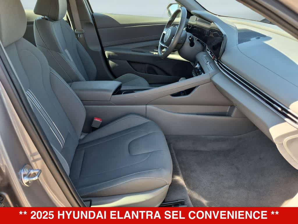 Used 2025 Hyundai Elantra SEL FWD image 21
