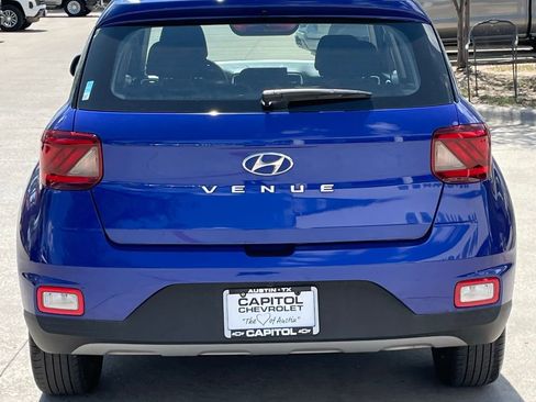 Used 2025 Hyundai Venue SEL FWD image 5
