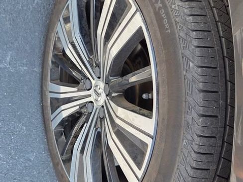 Used 2023 Volvo XC60 B5 Plus FWD image 7