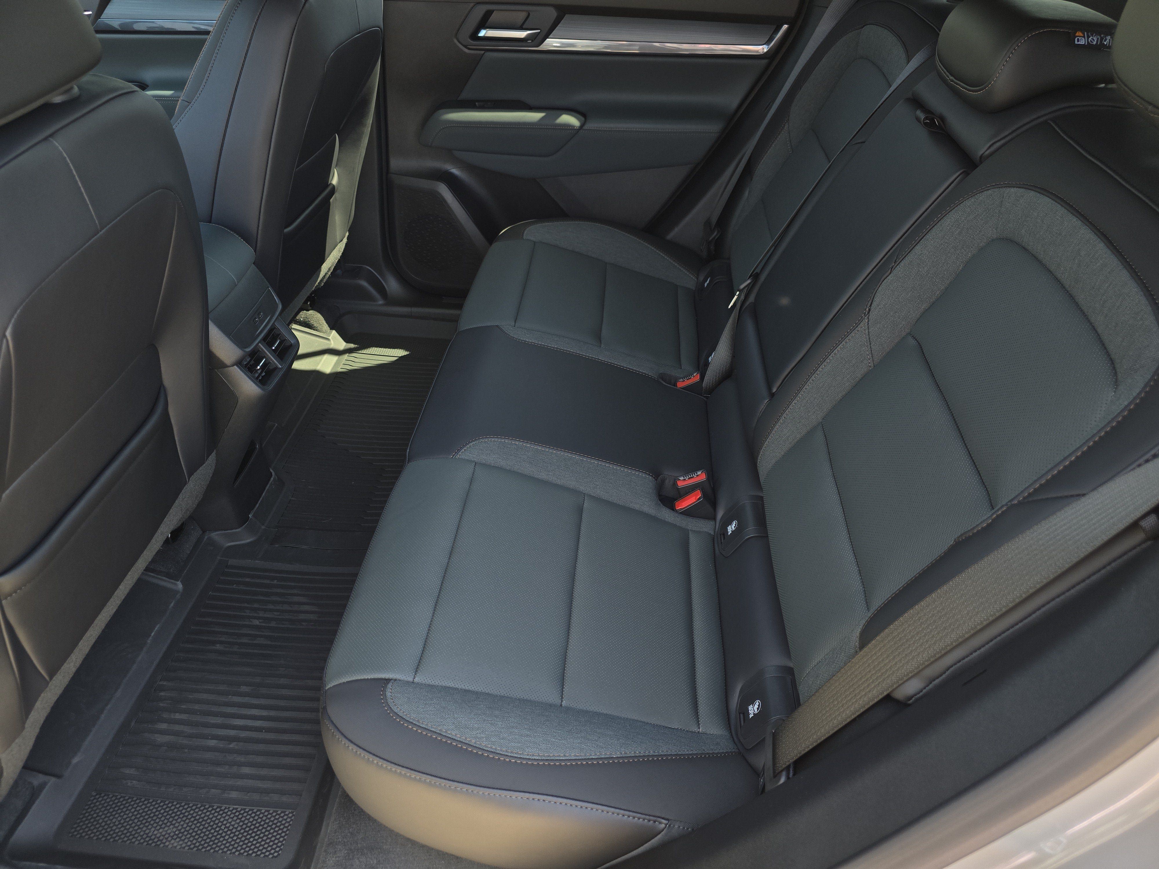 New 2027 GMC Terrain AT4 w/ Technology Package II AWD/4WD image 19
