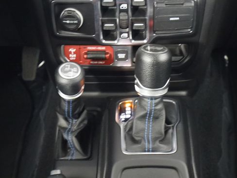 Used 2023 Jeep Wrangler Unlimited Rubicon 4xe w/ Cold Weather Group AWD/4WD image 27