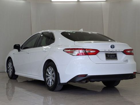 Used 2020 Toyota Camry LE w/ Sunroof Package image 6