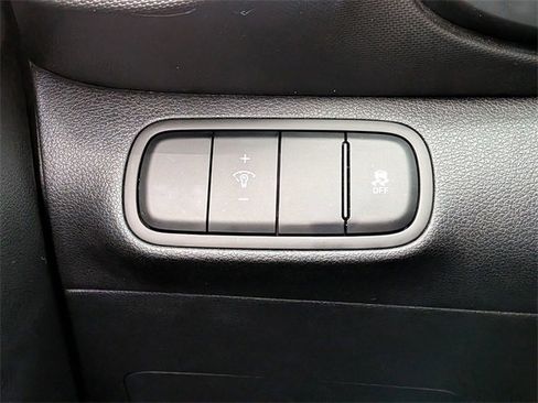 Used 2023 Hyundai Venue SEL image 18